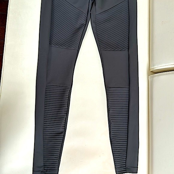 NWOT! Athleta Moto Leggings! - Picture 7 of 7